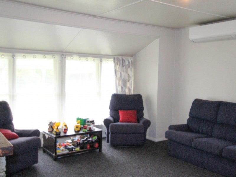 31 Wilson Street, Pahiatua - Carousel 2