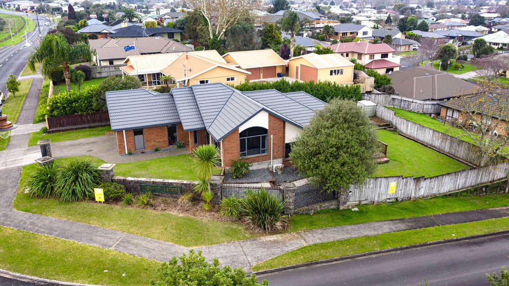 1 Farnborough Drive, Nawton, Hamilton - Carousel 19