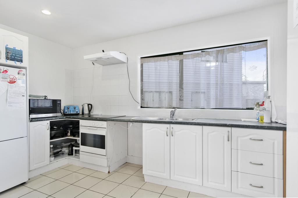 15/1 Briar Way, New Lynn, Auckland - Carousel 2