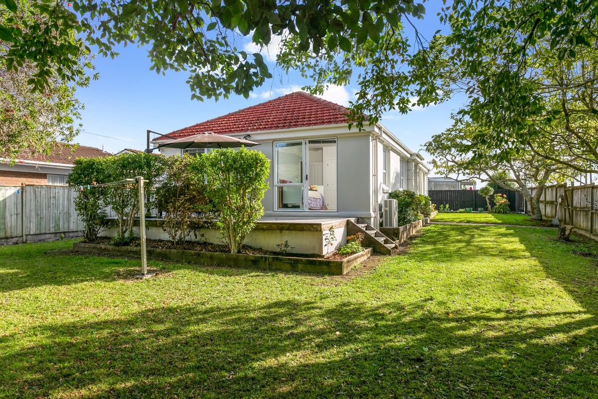 375 Blockhouse Bay Road, Blockhouse Bay, Auckland - Carousel 1