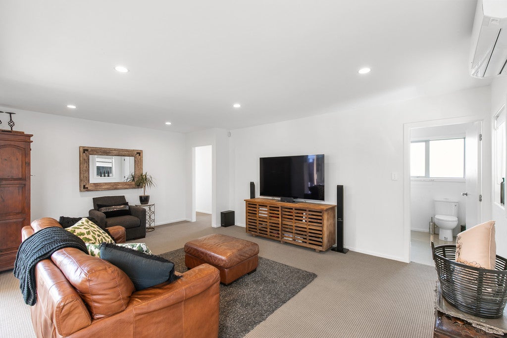 16B Ropata Avenue, Point England, Auckland - Carousel 2