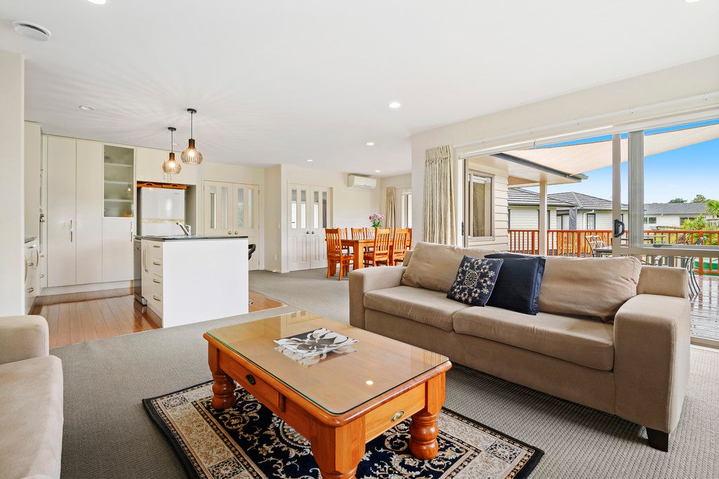 33 Pony Park Place, Beachlands, Auckland - Carousel 2