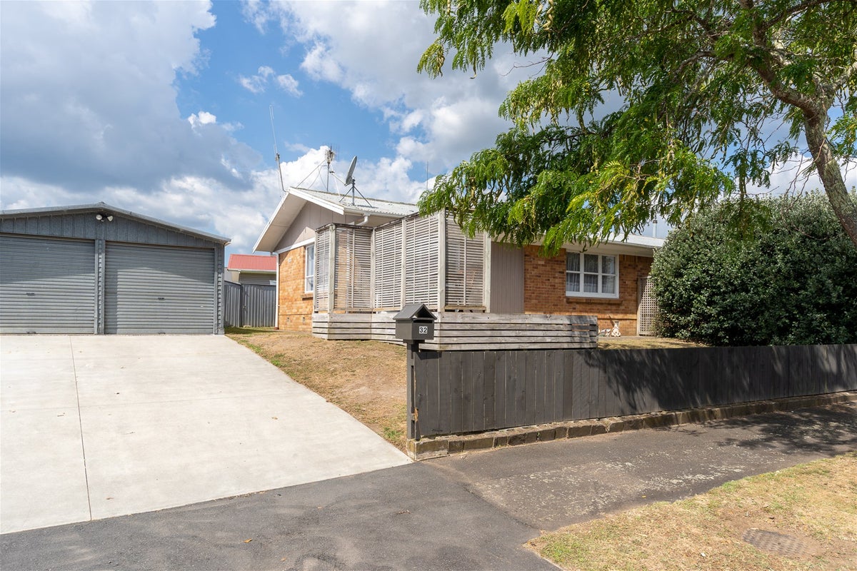 32 Larnach Street, St Andrews, Hamilton - Carousel 2