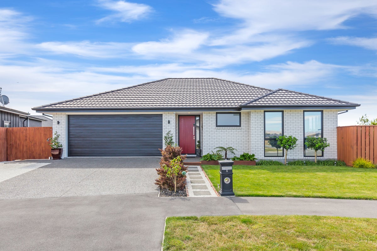 5 Katrine Drive, Marshland, Christchurch - Carousel 1