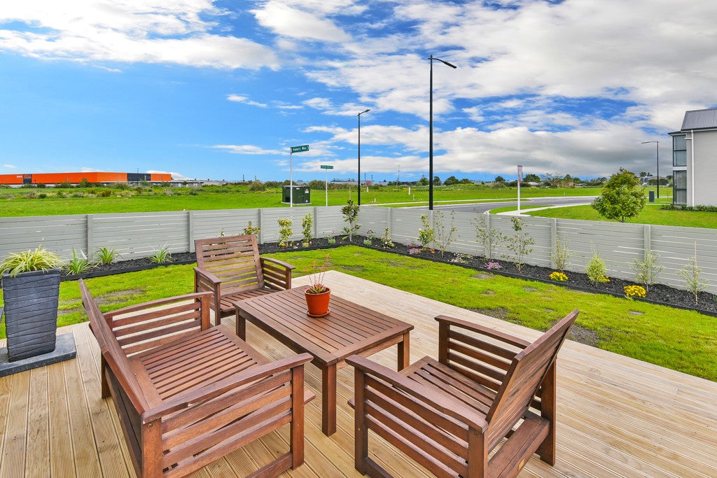 16 Soaring Bird Drive, Takanini, Auckland - Carousel 2
