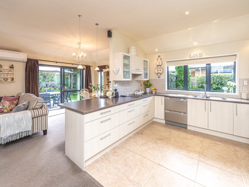 7 Brougham Place, Springvale, Whanganui - Carousel 2