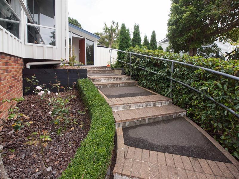 27 Churton Drive, Churton Park, Wellington - Carousel 2