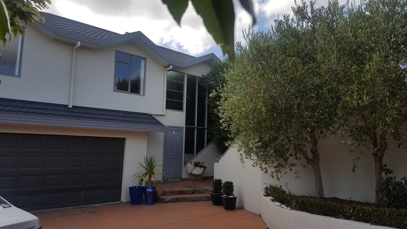 10 Mariners Way, Whitby, Porirua - Carousel 1