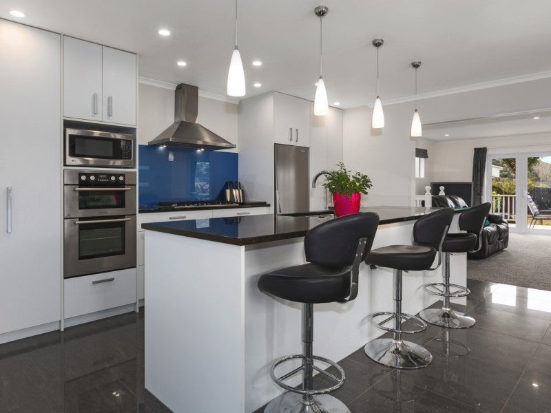 61 Discovery Drive, Whitby, Porirua - Carousel 2