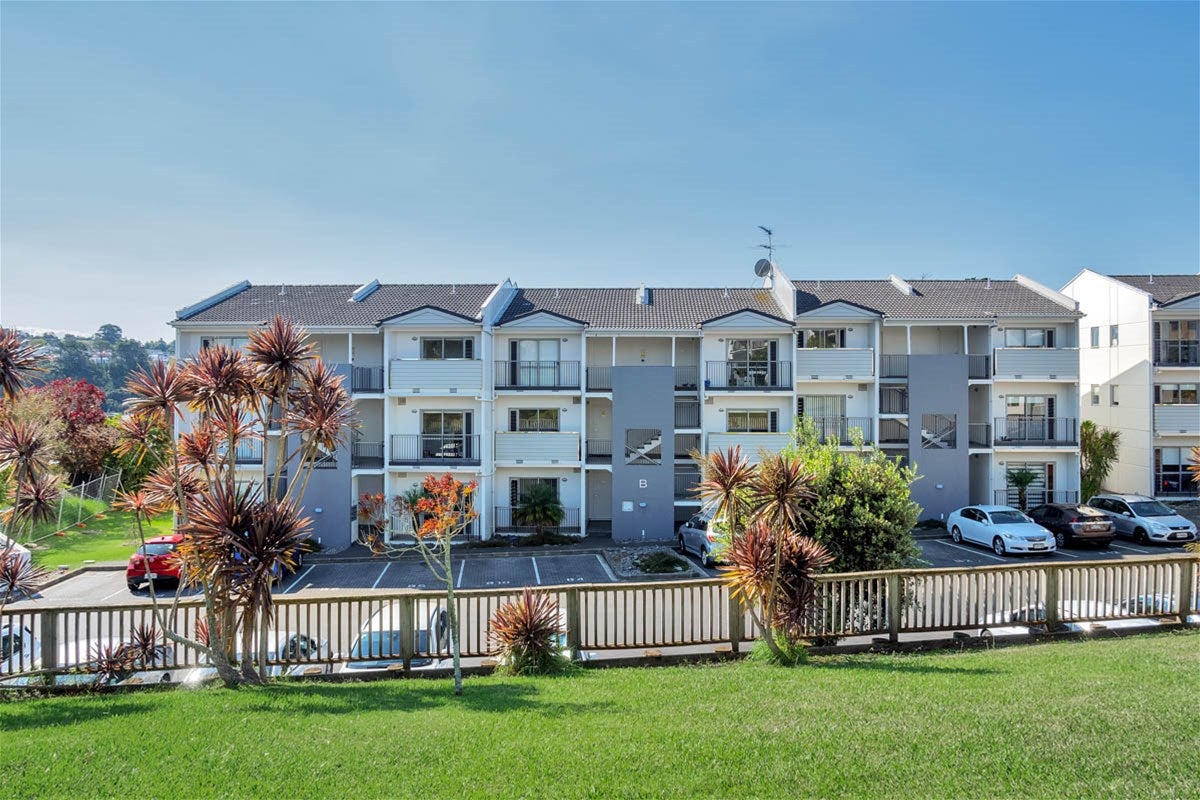 15B/60 Masons Road, Oteha, Auckland - Carousel 1