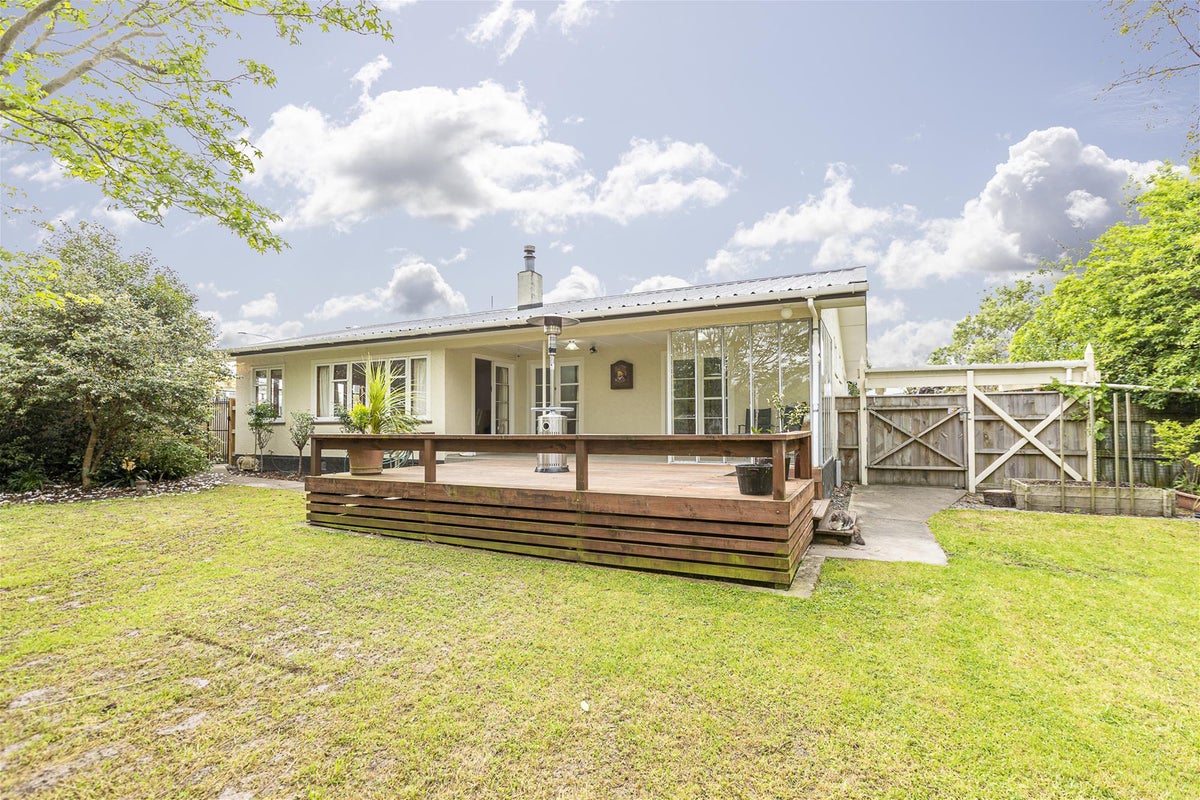 162 Aokautere Drive, Fitzherbert, Palmerston North - Carousel 1
