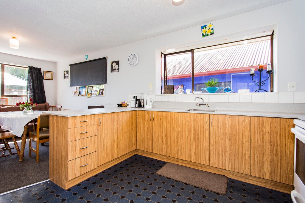 2/4 Wainoni Road, Wainoni, Christchurch - Carousel 2