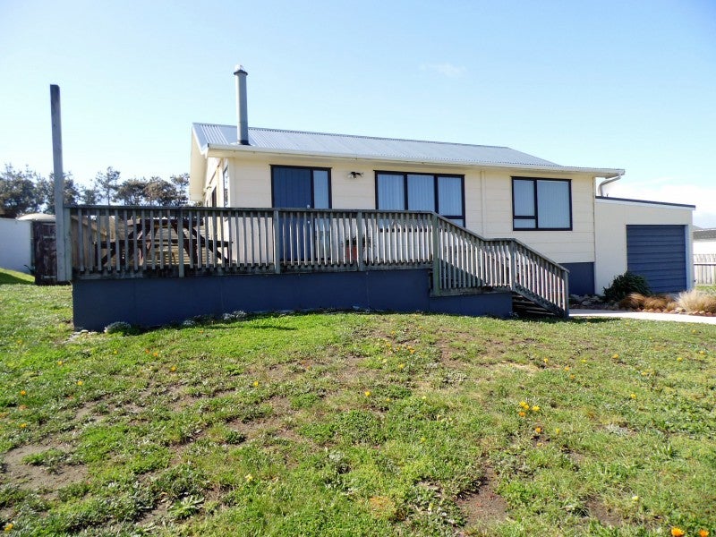 11 Taonui Street, Waitarere Beach, Levin - Carousel 2