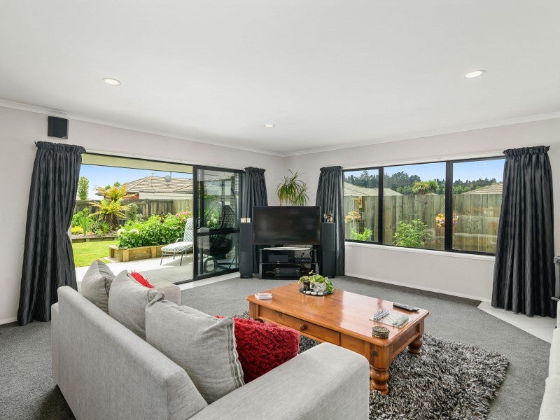 18 Carroll Place, Owhata, Rotorua - Carousel 2