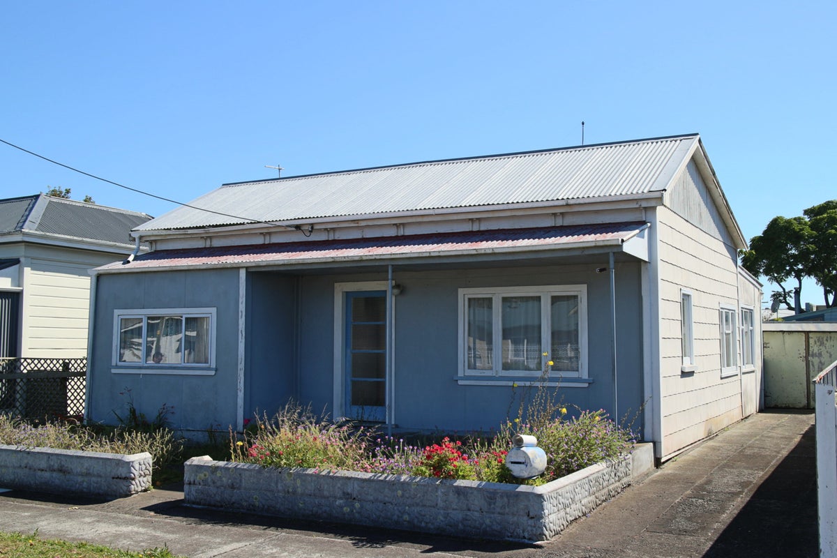 2 Lowther Street, Whanganui, Whanganui - Carousel 1