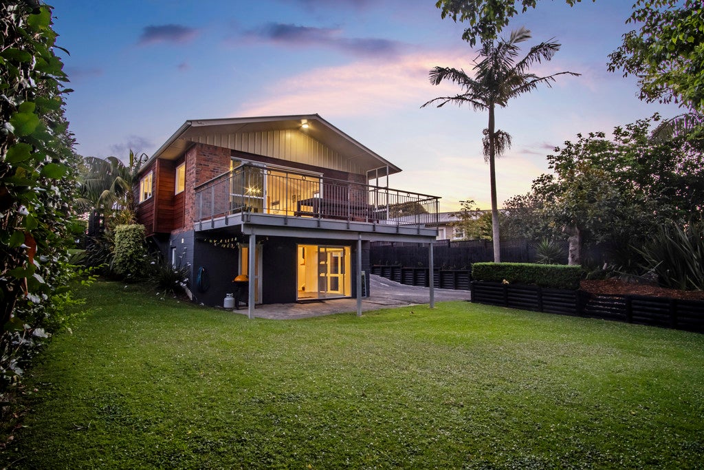 4 Tania Place, Blockhouse Bay, Auckland - Carousel 1