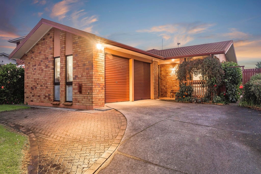 38 Cromdale Avenue, Highland Park, Auckland - Carousel 1