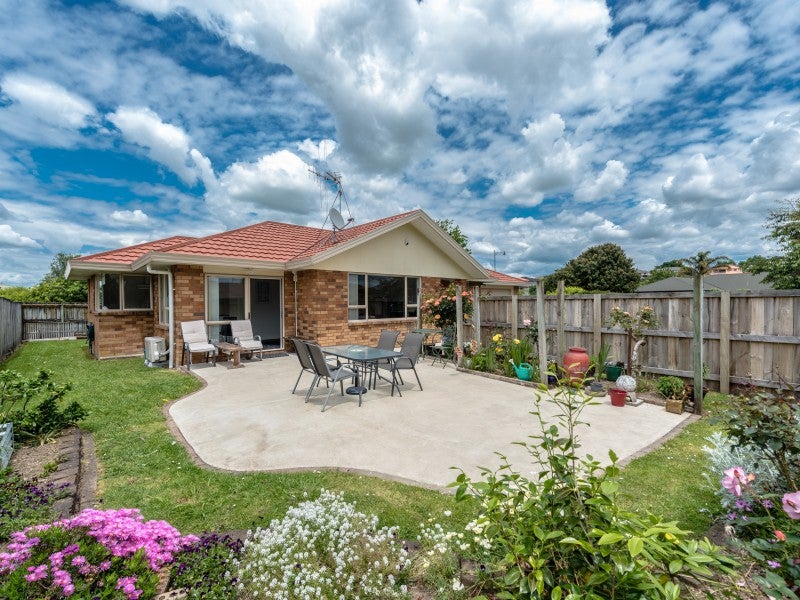 15 Farnborough Drive, Nawton, Hamilton - Carousel 1