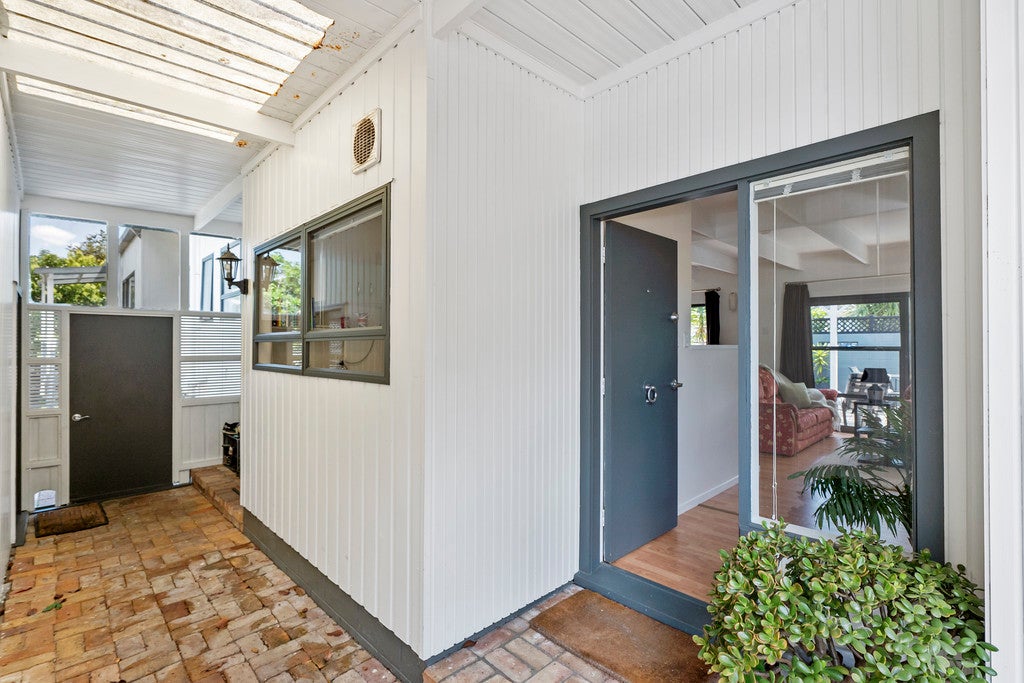 3 Kavanagh Place, Opaheke, Papakura - Carousel 21