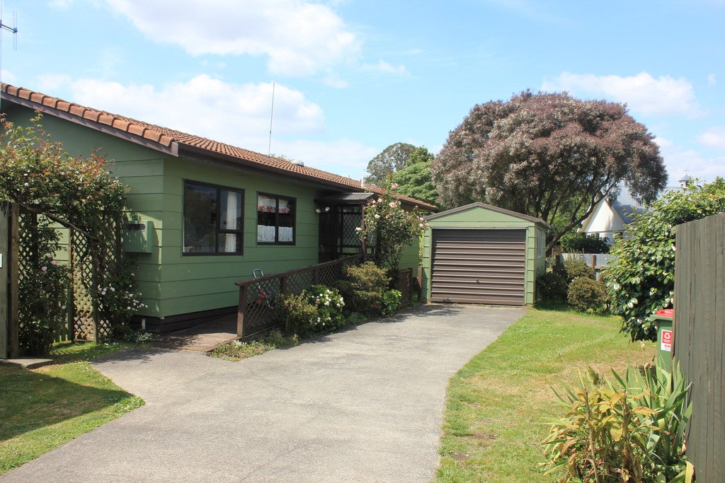 12B Sequoia Place, Pukete, Hamilton - Carousel 1