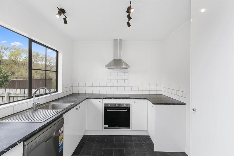 304A Main Road, Tawa, Wellington - Carousel 2