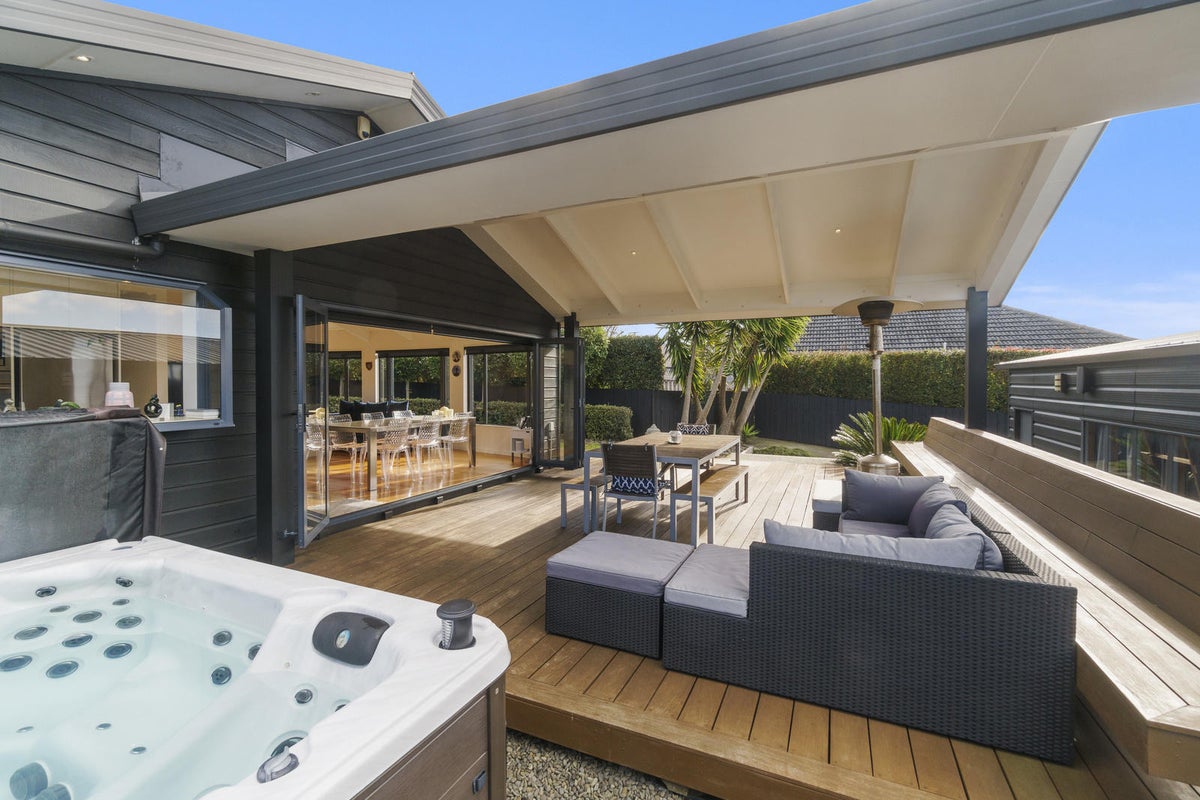 3A Brookfield Road, Te Atatu Peninsula, Auckland - Carousel 2