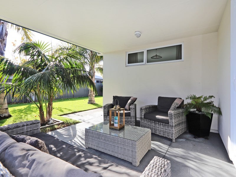 16 Milford Place, Poraiti, Napier - Carousel 2
