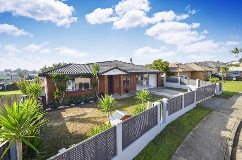 78 Pitt Avenue, Clendon Park, Auckland - Carousel 1
