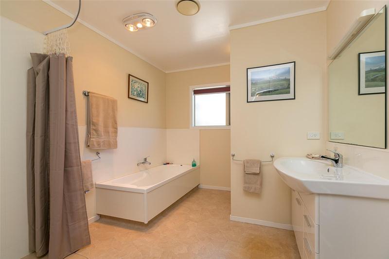 14 Mountain Road, Sentry Hill, New Plymouth - Carousel 20