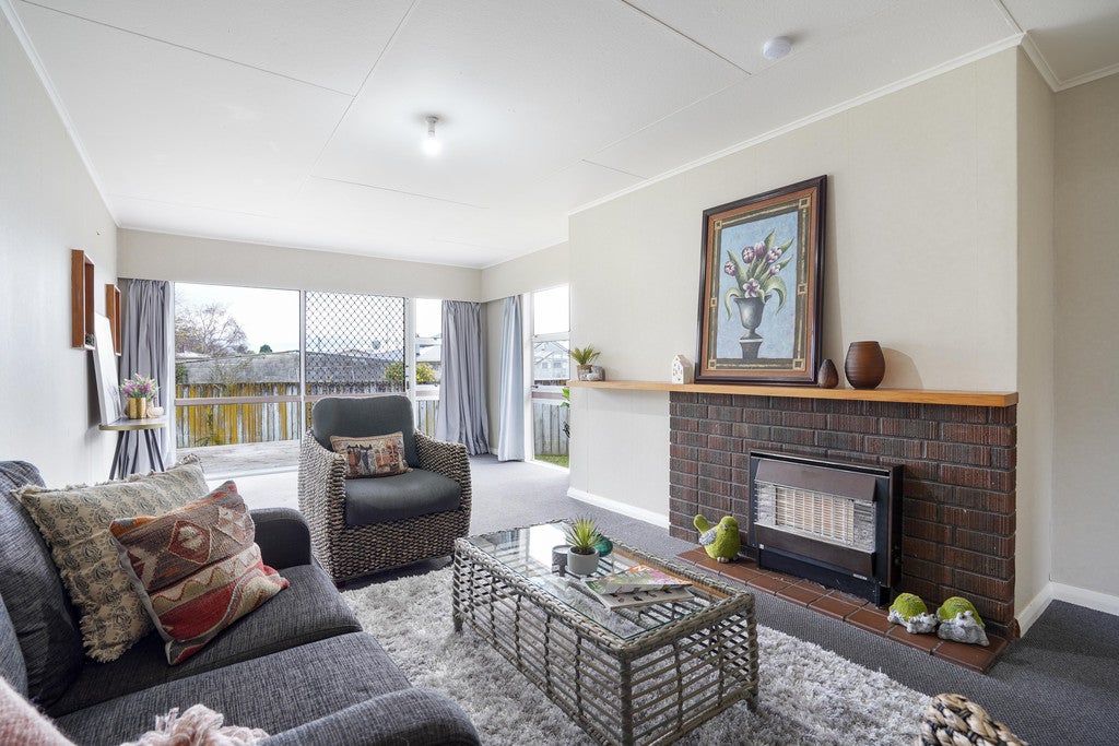 8 Hendon Place, West End, Palmerston North - Carousel 2