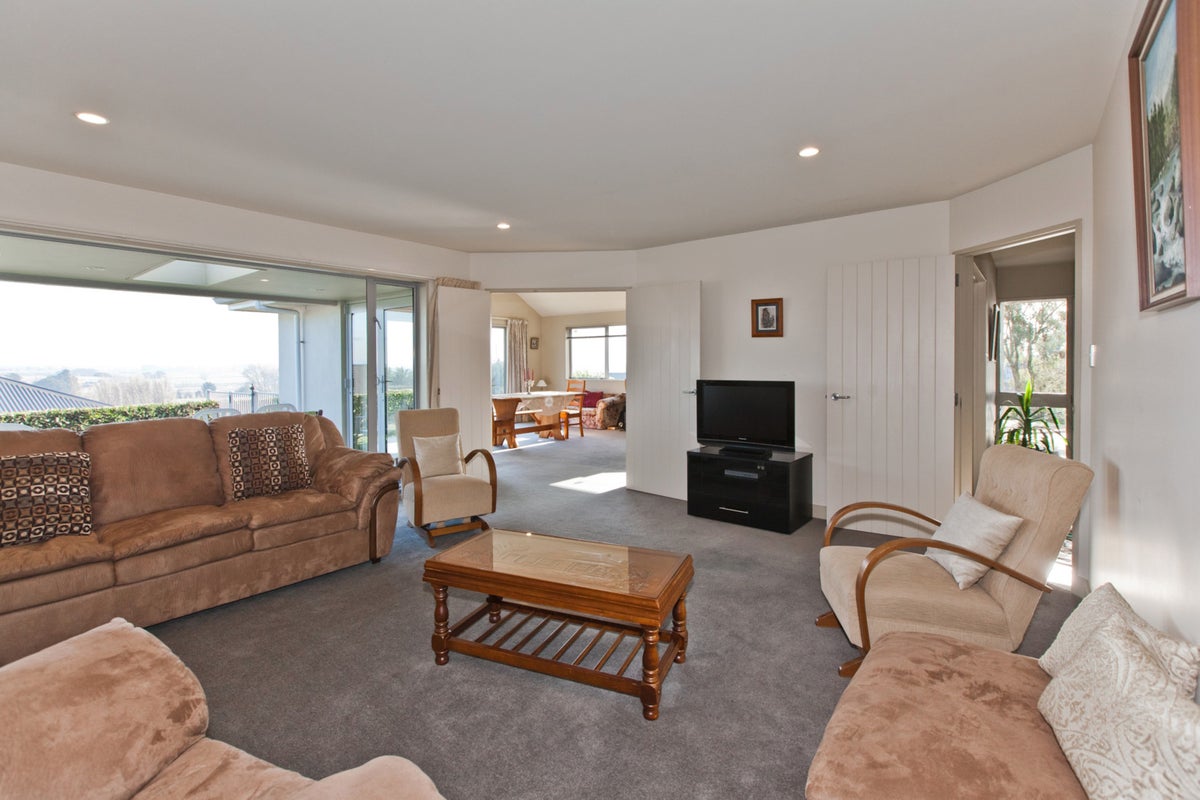 3 Ennerdale Row, Westmorland, Christchurch - Carousel 2