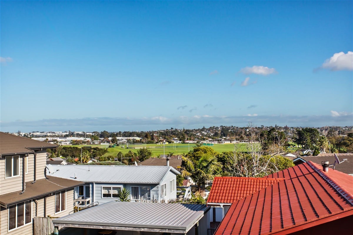 34 Lewisham Street, Highland Park, Auckland - Carousel 1