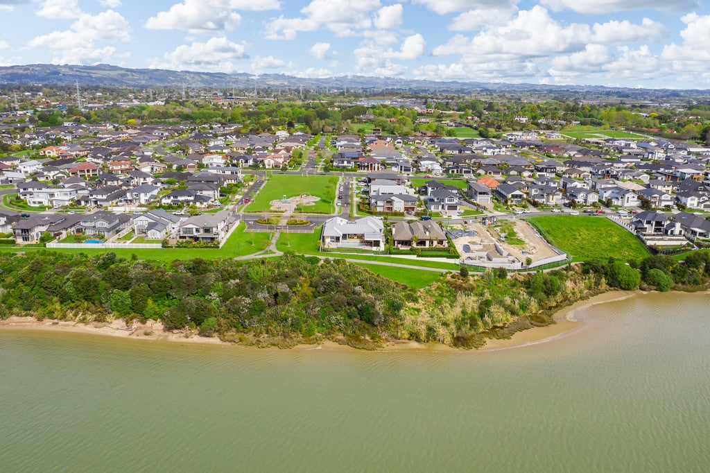 21 Milano Boulevard, Karaka, Papakura - Carousel 26
