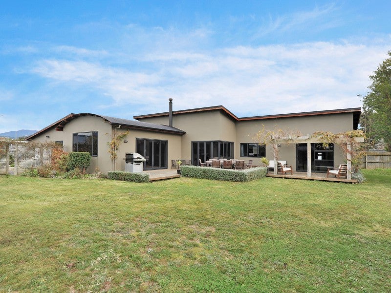 10 Mayer Crescent, Wakefield - Carousel 1