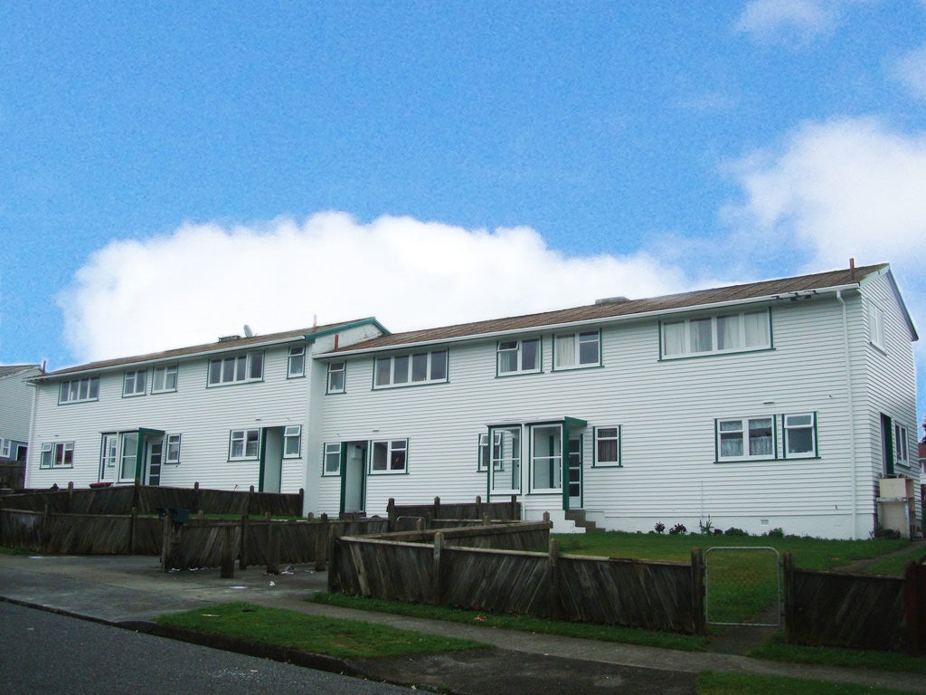 30 HEREFORD ST, Cannons Creek, PORIRUA - Carousel 1
