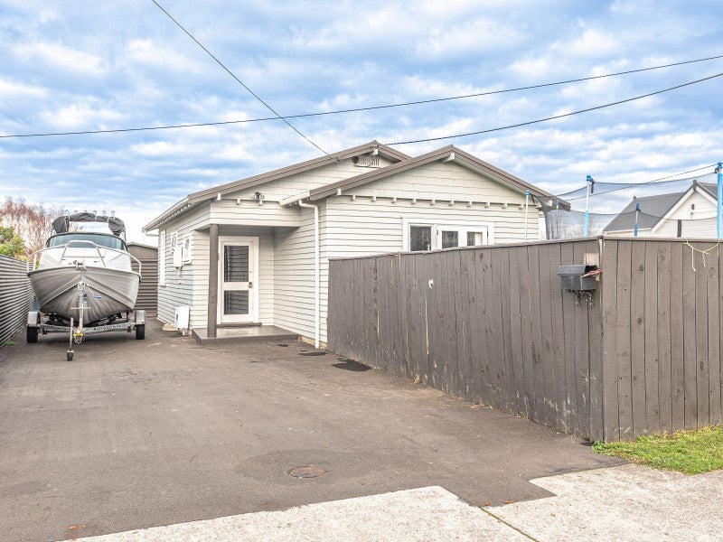 8 Stark Street, Durie Hill, Whanganui - Carousel 1