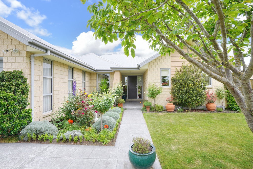 18 Wagner Crescent, Northwood, Christchurch - Carousel 1