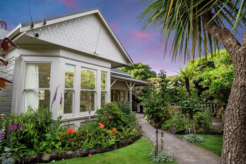 12 Springhill Road, Mornington, Dunedin - Carousel 1