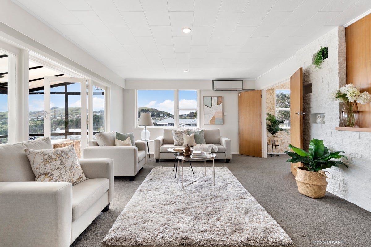 6 Trebann Street, Paparangi, Wellington - Carousel 2