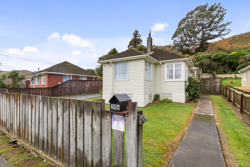 206 Waddington Drive, Naenae, Lower Hutt - Carousel 12
