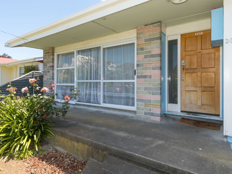 24 Peters Avenue, Cloverlea, Palmerston North - Carousel 2