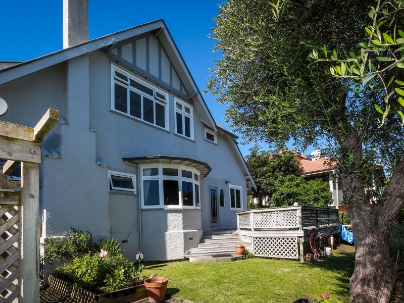 24 Coleman Terrace, Hospital Hill, Napier - Carousel 2