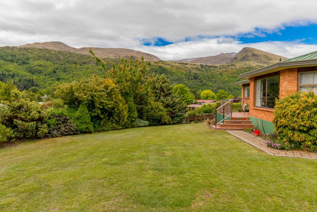 10 Reid Crescent, Arrowtown, Arrowtown - Carousel 1