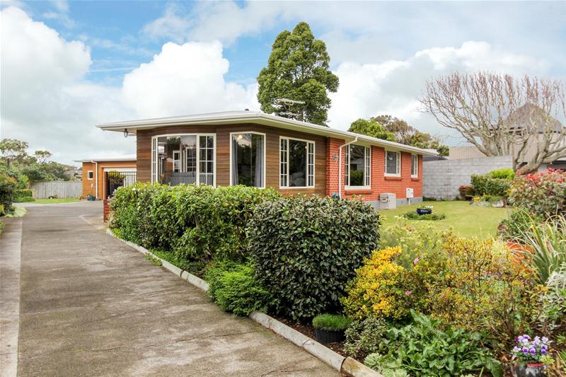 3 Lynmouth Heights, Lynmouth, New Plymouth - Carousel 2