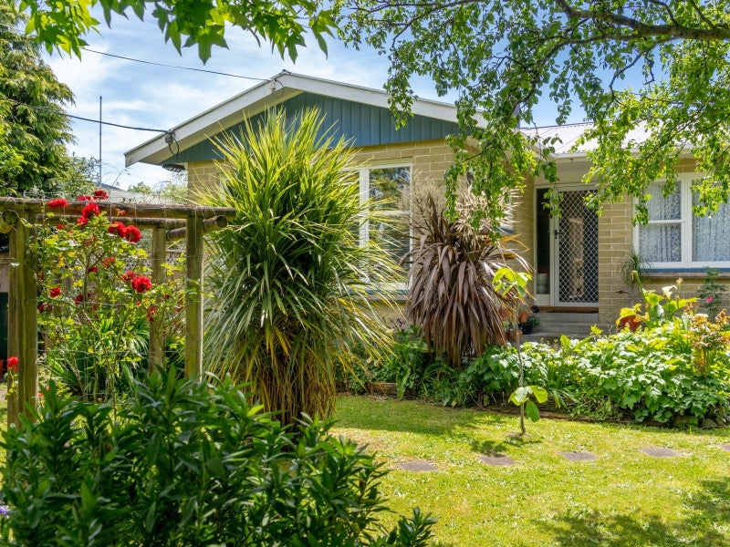 25 William Benton Street, Featherston - Carousel 1