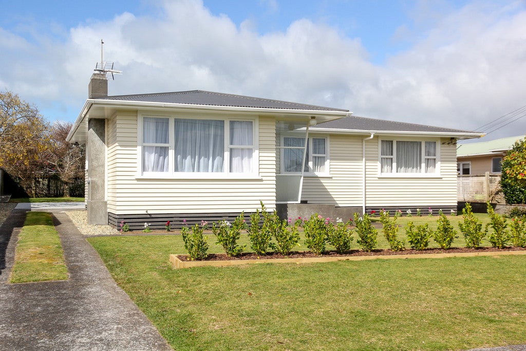 3 Smith Road, Merrilands, New Plymouth - Carousel 1
