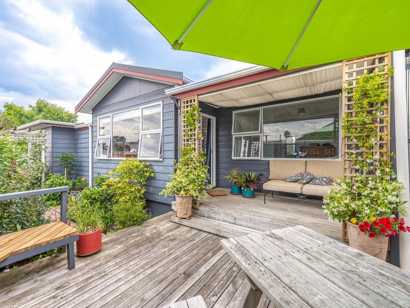 8 Moray Place, Durie Hill, Whanganui - Carousel 1
