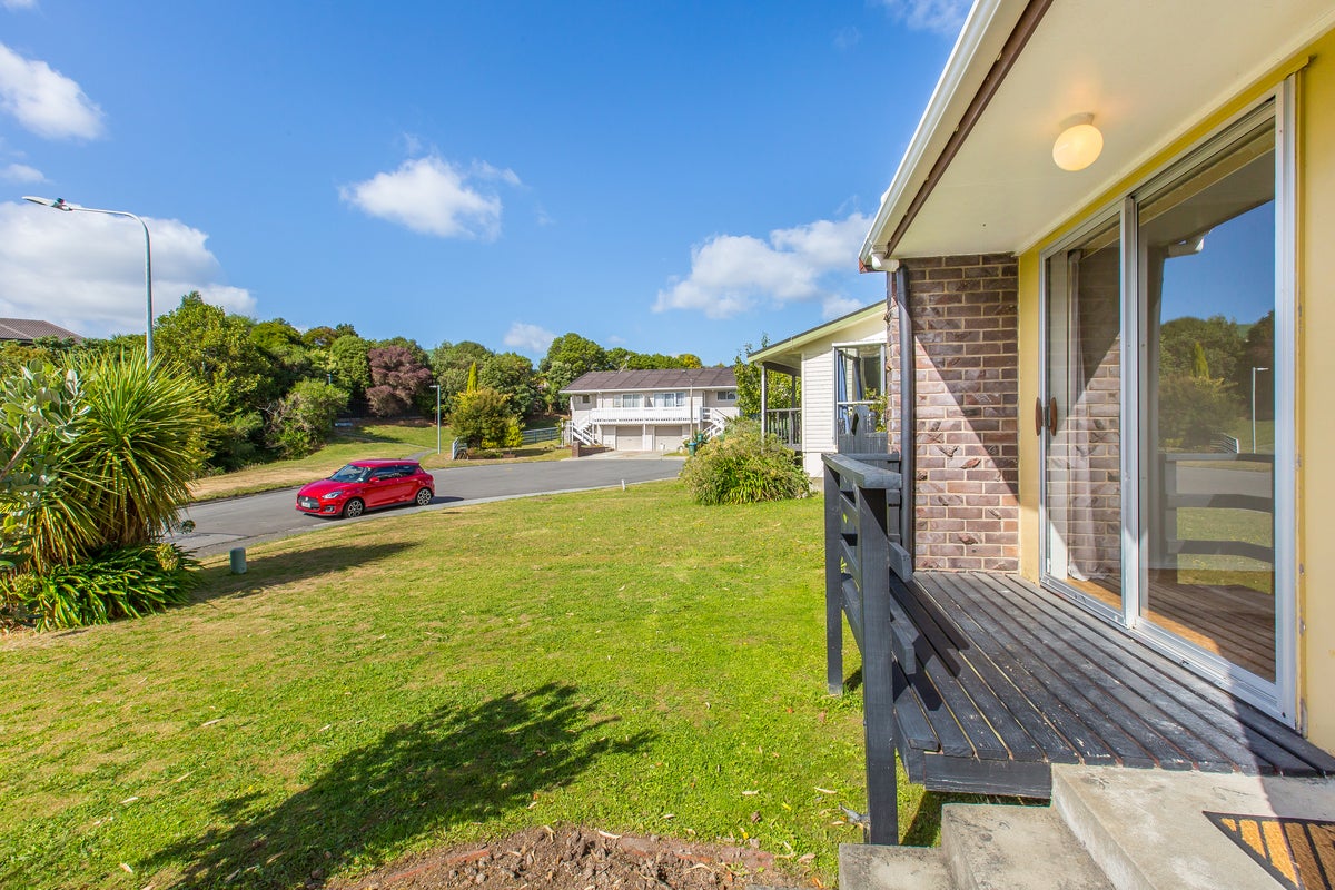 4 Halyard Place, Whitby, Porirua - Carousel 18