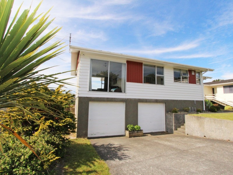 11 Nuffield Street, Tawa, Wellington - Carousel 2