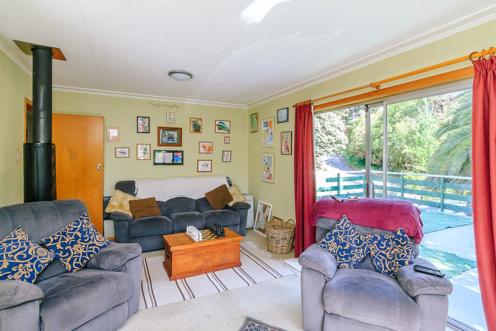 15 Logie Street, Stokes Valley, Lower Hutt - Carousel 2